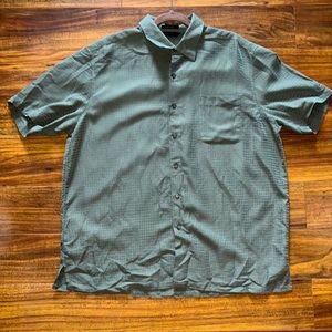 Men’s semi-reflective green vintage button up in size XL